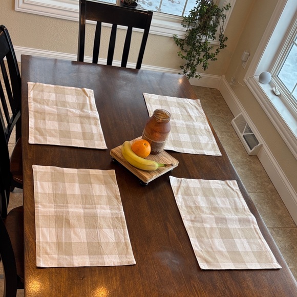 Classic Tan Checkered Placemats~8 - Picture 2 of 5